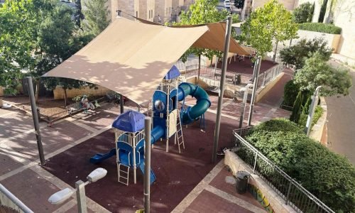 למכירה בבנין החדש במרכז הר נוף!